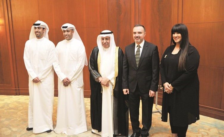 السفير السعودي د.عبدالعزيز الفايز مشاركا في حفل تكريم الفارس﻿