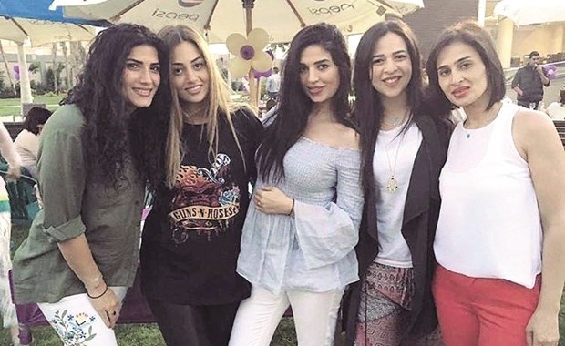 أحدث ظهور لإيمي سمير وهي مع صديقاتها﻿