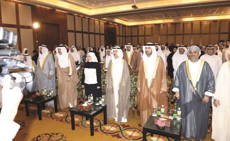 هند الصبيح وعلي الراشد وعبداللطيف الزياني ود.عبدالله المعتوق وسفيرا الإمارات وعمان في مقدمة الحضور﻿