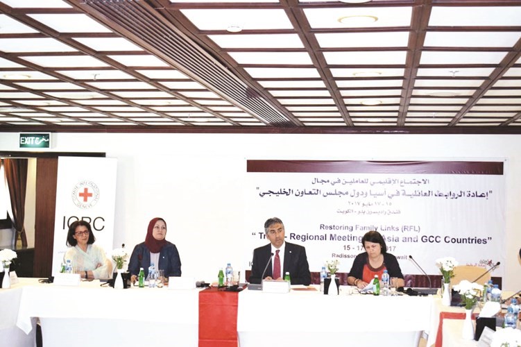 منسق أنشطة الحماية في البعثة الإقليمية الدولية للصليب الأحمر رالف وهبة متحدثا خلال الاجتماع(أحمد علي)﻿