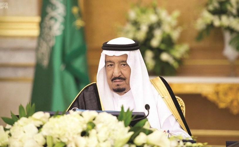 خادم الحرمين الشريفين الملك سلمان بن عبدالعزيز خلال ترؤسه اجتماع مجلس الوزراء امس(واس) ﻿