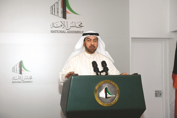 علي الدقباسي متحدثا﻿