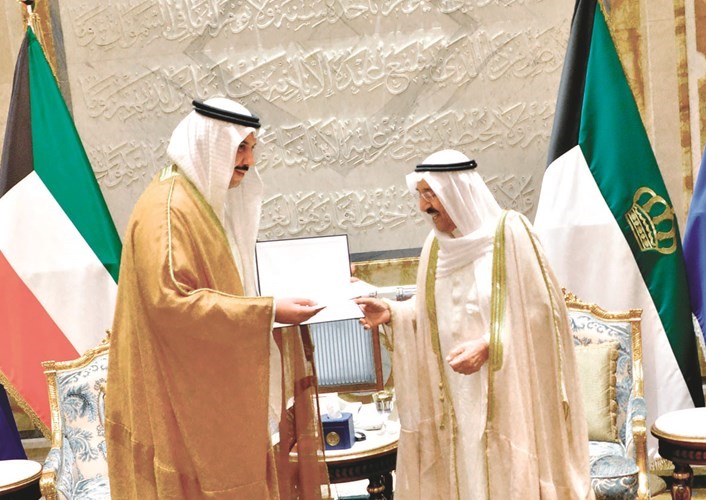 صاحب السمو الأمير الشيخ صباح الأحمد مستقبلا الشيخ مبارك العبدالله﻿