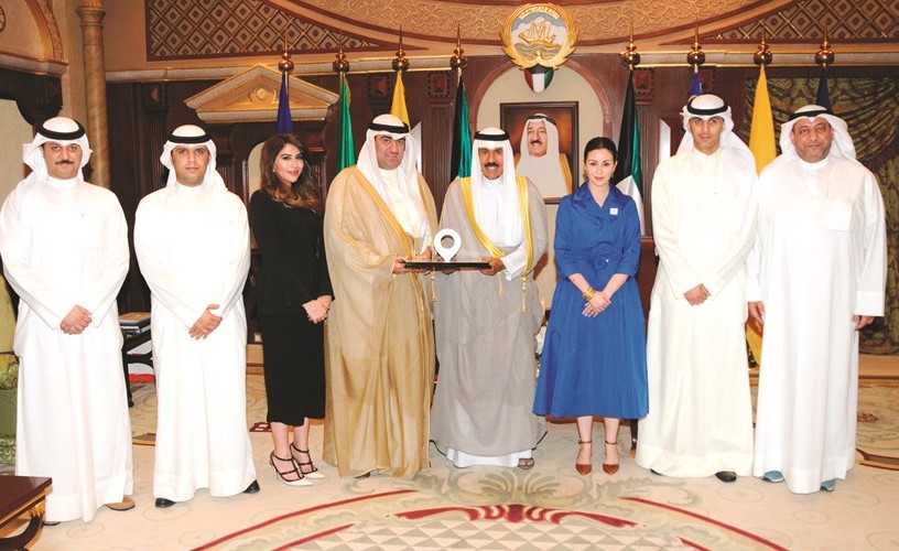 سمو ولي العهد الشيخ نواف الأحمد مستقبلا خالد الروضان والشيخة الزين الصباح وعددا من مسؤولي وزارة الشباب﻿
