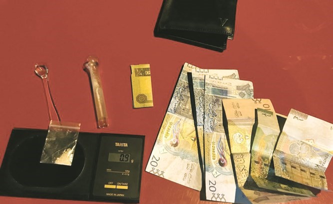 المضبوطات التي تم التحفظ عليها من داخل مركبةالسوابق﻿