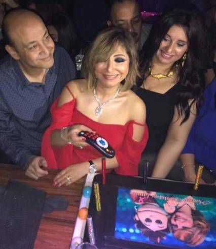 بالفيديو.. لميس الحديدي جريئة في عيد ميلادها وعمرو أديب يصدم الجميع بنحافته وهذا عمرها الحقيقي!