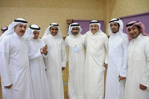  راشد بورسلي وفيصل الأنصاري وحمد الغريب خلال تهنئة الشبو