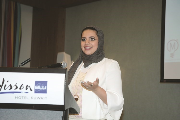 عائشة السيف﻿