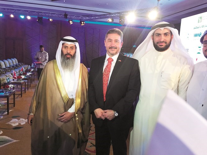 النائب نايف المرداس والسفير التركي مراد تامير والزميل محمد راتب﻿