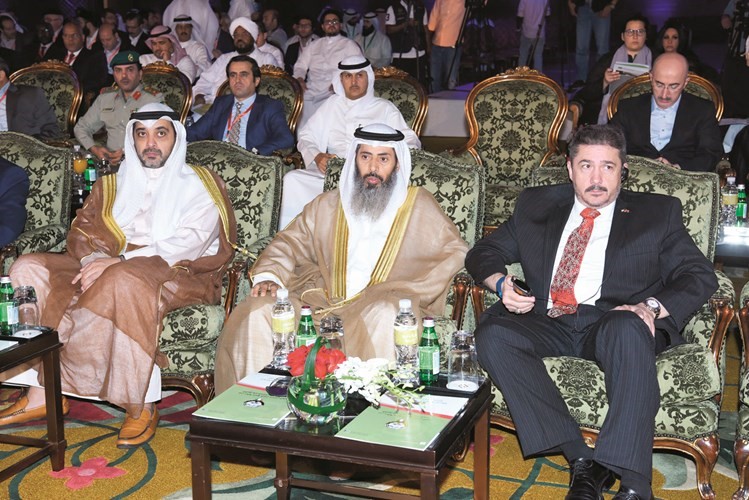 الشيخ محمد العبدالله ونايف المرداس والسفير مراد تامير في مقدمة الحضور﻿