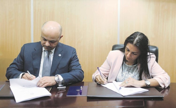 200 ألف دينار منحة كويتية لإنتاج ألواح الطاقة الشمسية من الرمال