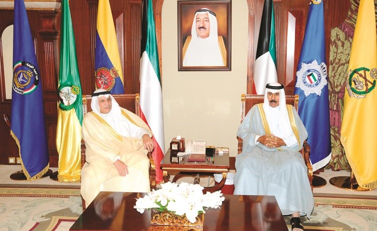 سمو ولي العهد الشيخ نواف الأحمد مستقبلا الشيخ خالد الجراح﻿