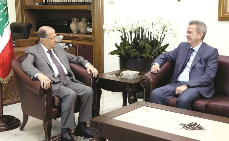 الرئيس العماد ميشال عون مستقبلا حاكم مصرف لبنان رياض سلامة في بعبدا (محمود الطويل)﻿