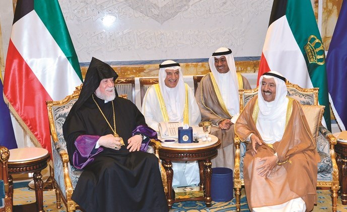 صاحب السمو الأمير خلال استقباله البطريرك الكاثوليكوس آرام الأول كاثوليكوس الأرمن الارثوذكس﻿