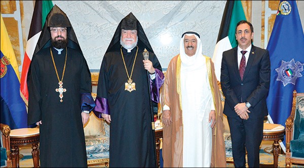 صاحب السمو الأمير الشيخ صباح الأحمد لدى استقباله غبطة البطريرك الكاثوليكوس آرام الأول كاثوليكوس الأرمن الأرثوذكس ورئيس البعثة اللبنانية ماهر خير