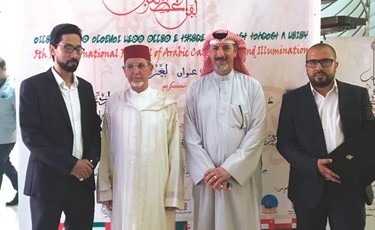 فريد العلي خلال مشاركته في مهرجان فاس الدولي لفن الخط العربي ﻿