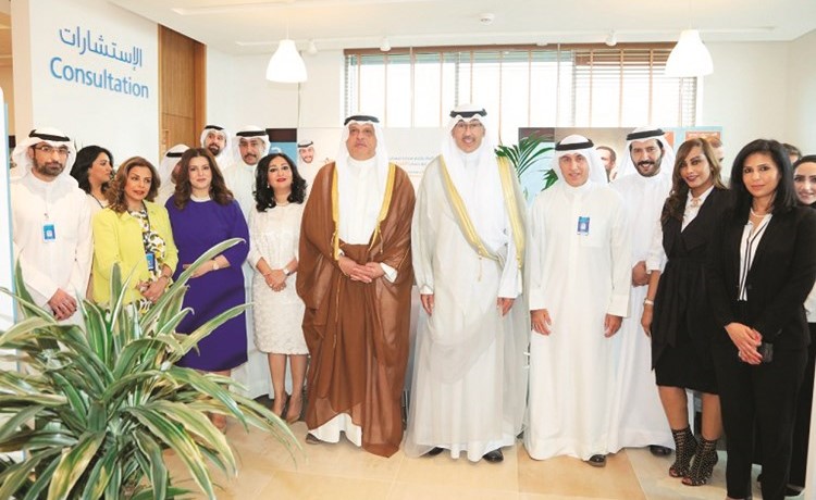 الشيخ فواز الخالد وماجد العجيل وناصر القيسي وكبار المديرين التنفيذيين في البنك﻿