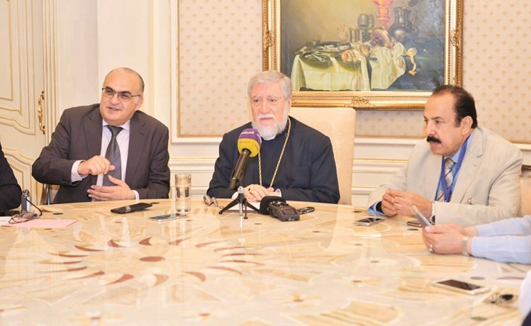 غبطة بطريرك الأرمن الأرثوذكس الكاثوليكوس آرام الأول متحدثا في المؤتمر الصحافي(قاسم باشا)﻿