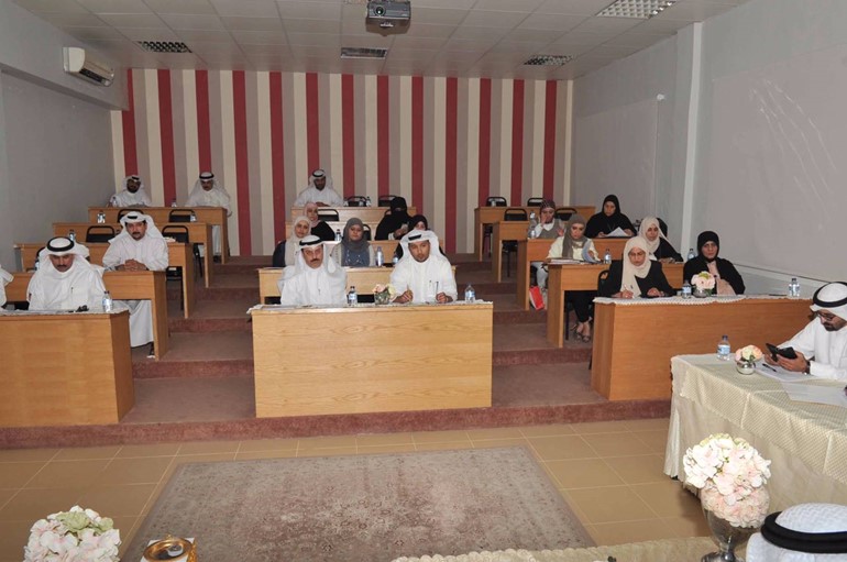 خلال اجتماع ضم رؤساء واعضاء الفرق العاملة في جائزة حمدان بن راشد ال مكتوم للاداء التعليمي المتميز