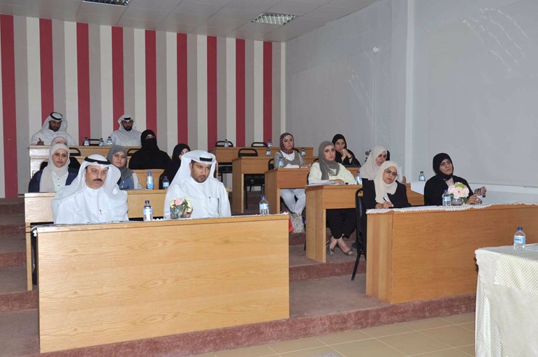 خلال اجتماع ضم رؤساء واعضاء الفرق العاملة في جائزة حمدان بن راشد ال مكتوم للاداء التعليمي المتميز