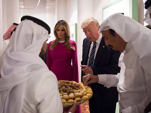 ماذا قال الملك سلمان لترامب عن العرضة والأكلات الشعبية؟