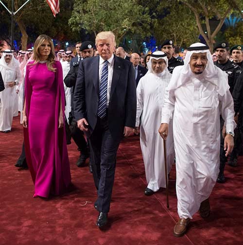 ماذا قال الملك سلمان لترامب عن العرضة والأكلات الشعبية؟
