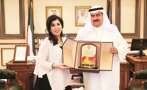 الفريق م.ثابت المهنا خلال استقباله أماني الورع ﻿