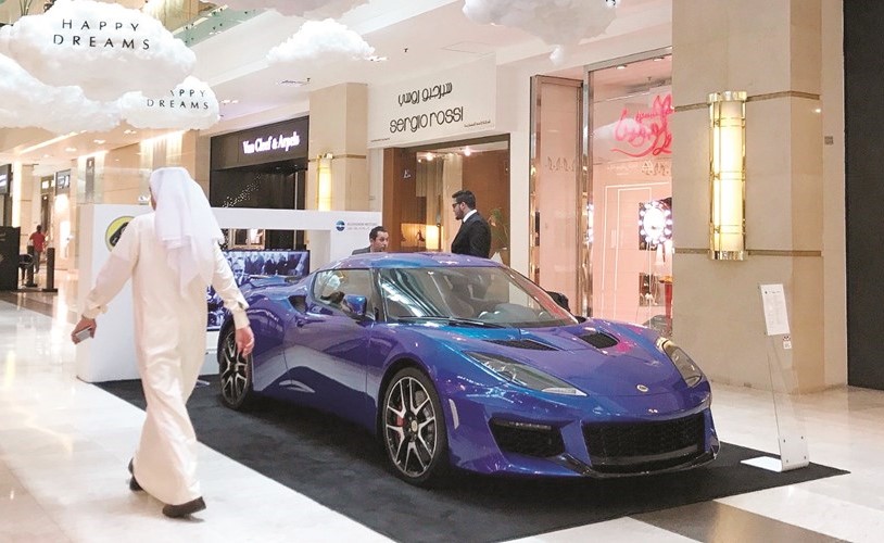 «لوتس» تعرض أيقونتها Evora 400 في «الصالحية»