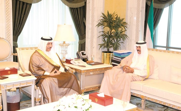 سمو نائب الأمير وولي العهد الشيخ نواف الأحمد مستقبلا سمو رئيس مجلس الوزراء الشيخ جابر المبارك ﻿
