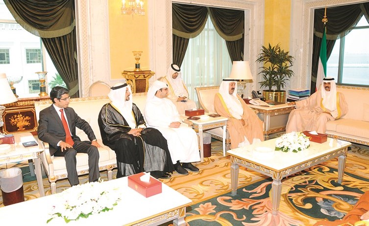 سمو نائب الأمير وولي العهد الشيخ نواف الاحمد مستقبلا الشيخ ناصر صباح الأحمد وأعضاء المجلس الأعلى للتخطيط﻿