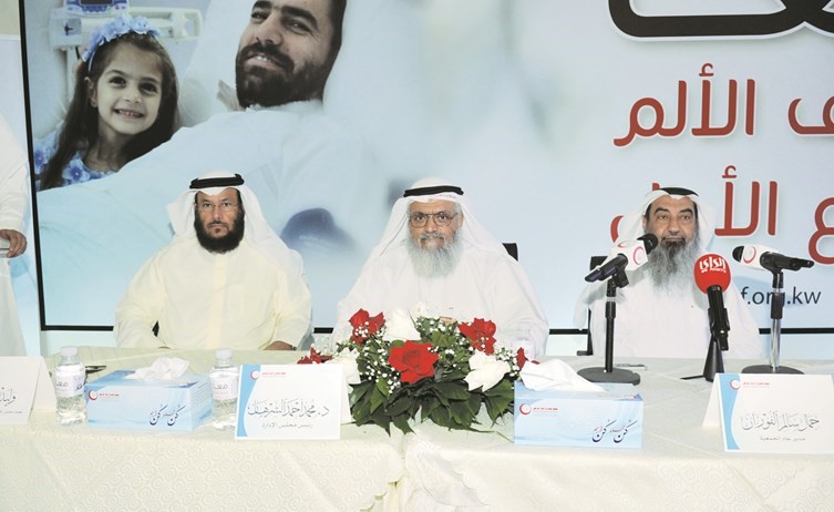 د.محمد الشرهان ووليد الربيعة وجمال الفوزان خلال المؤتمر الصحافي(زين علام)﻿