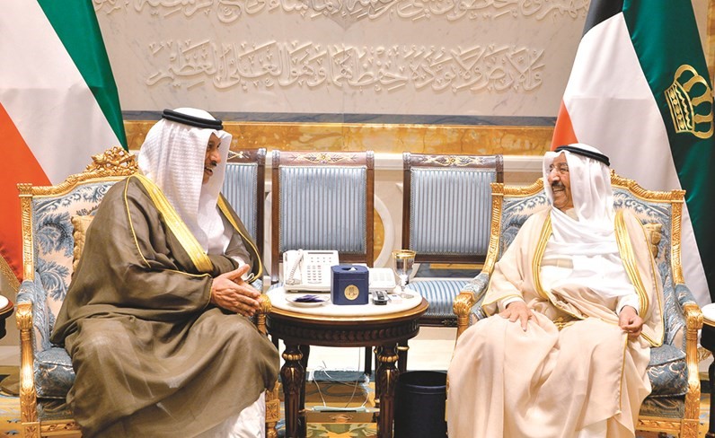 صاحب السمو الأمير الشيخ صباح الأحمد مستقبلا سمو رئيس الوزراء الشيخ جابر المبارك ﻿