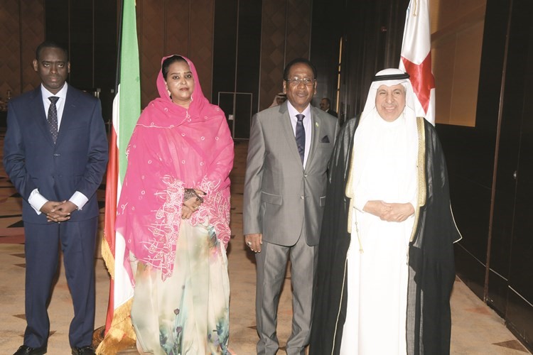 ﻿السفير السعودي د.عبدالعزيز الفايز مهنئا ﻿