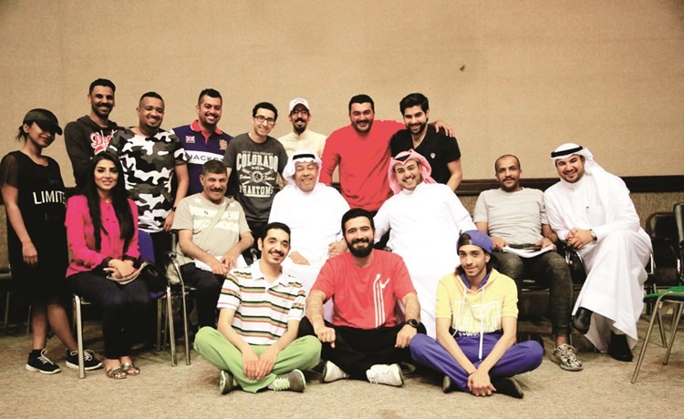 ﻿الفنان القدير سعد الفرج مع فريق عمل مسرحية فانتازيا﻿