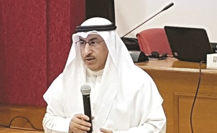 د.محمد الفارس متحدثا خلال العرض التقديمي ﻿