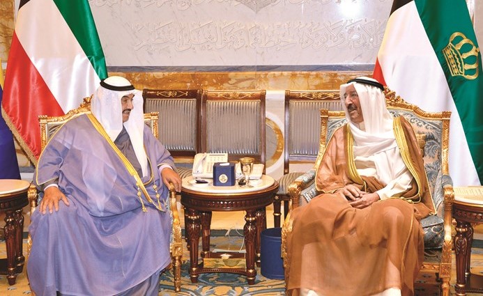 صاحب السمو الأمير الشيخ صباح الأحمد مستقبلا سمو الشيخ ناصر المحمد ﻿