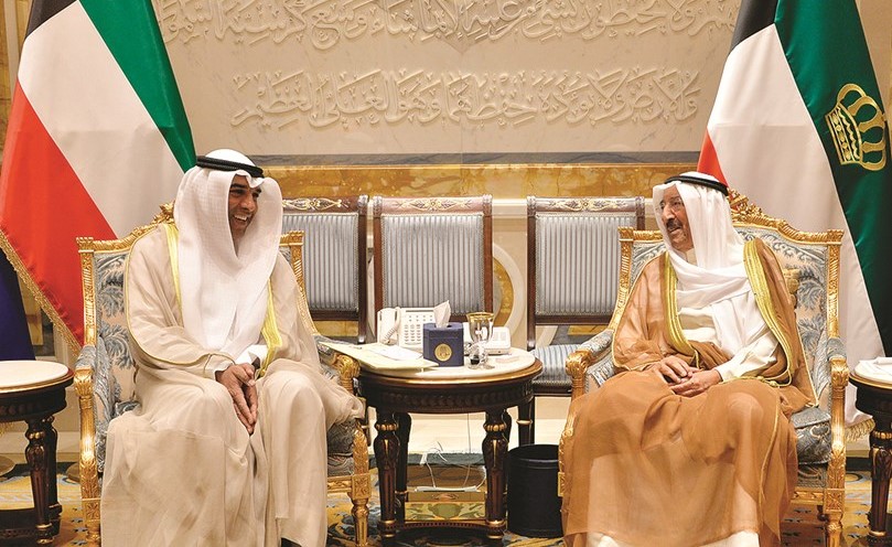 صاحب السمو الأمير الشيخ صباح الأحمد مستقبلا عبدالرحمن النمش ﻿