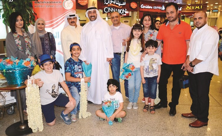 عباس البلوشي واللجنة الاجتماعية في استقبال د.حمد الحساوي والمعتمرين﻿