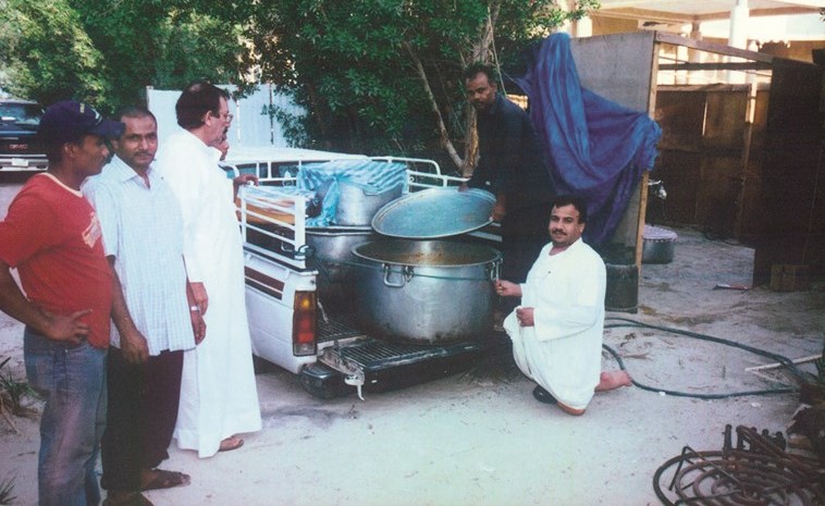 محسن الظفيري يتأكد من حمولة وانيته﻿
