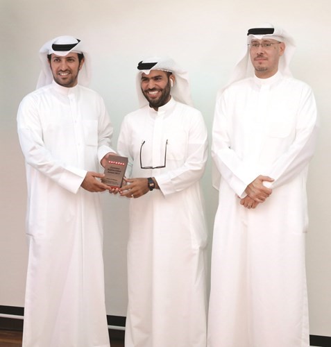 عمر العثمان متوسطا مجبل الأيوب ويوسف الشلال﻿