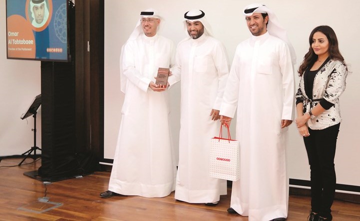 عمر الطبطبائي مع فريق إدارة الاتصال المؤسسي في Ooredoo﻿