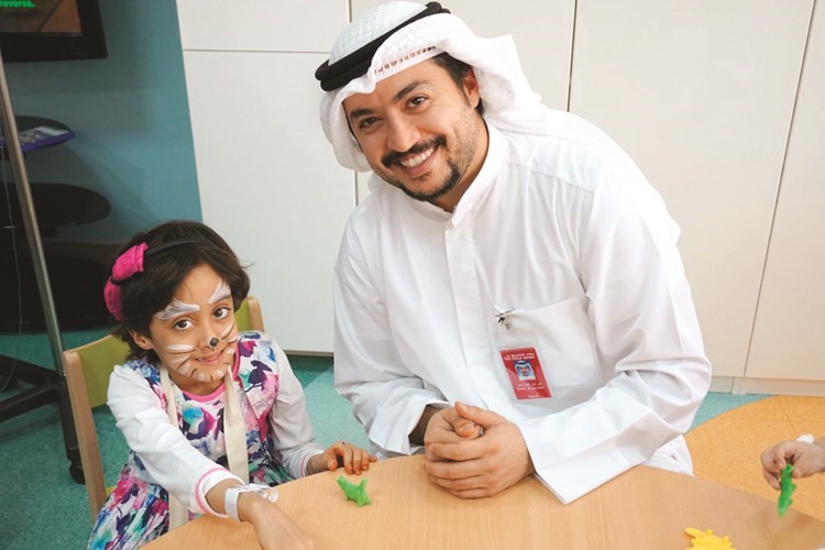 رسم البسمة على وجوه الأطفال المرضى﻿