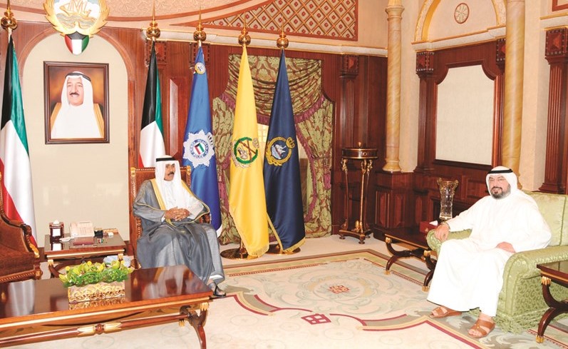 سمو ولي العهد الشيخ نواف الأحمد مستقبلا الشيخ د.طلال الفهد﻿