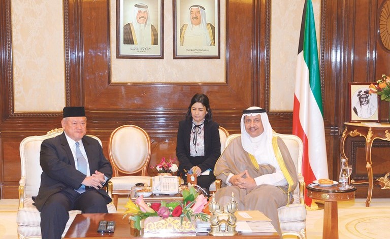 سمو رئيس الوزراء الشيخ جابر المبارك مستقبلا وزير خارجية بروناي ليم جوك سينغ﻿