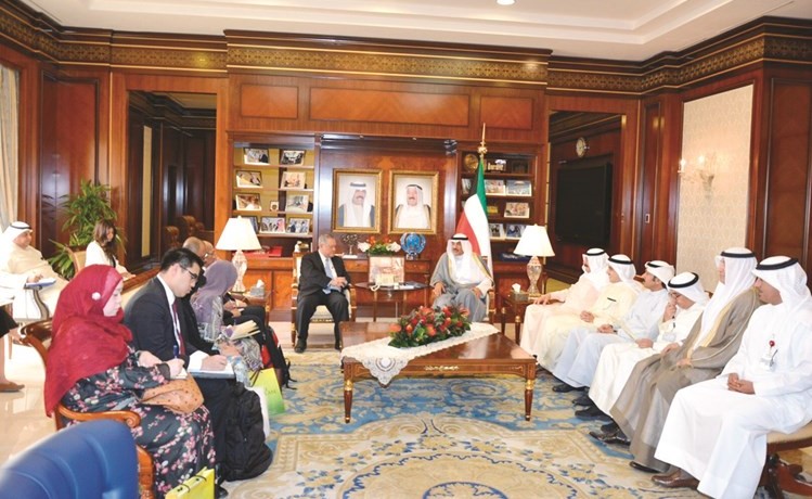 الشيخ صباح الخالد خلال لقائه وزير خارجية بروناي ليم جوك سينغ ﻿