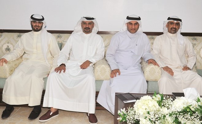 عبدالله الكندري ود.سامي المانع وأعضاء مجلس ادارة جمعية أطباء الأسنان﻿