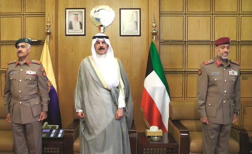 الشيخ محمد الخالد متوسطا الفريق الركن محمد الخضر والفريق الركن عبدالله النواف﻿
