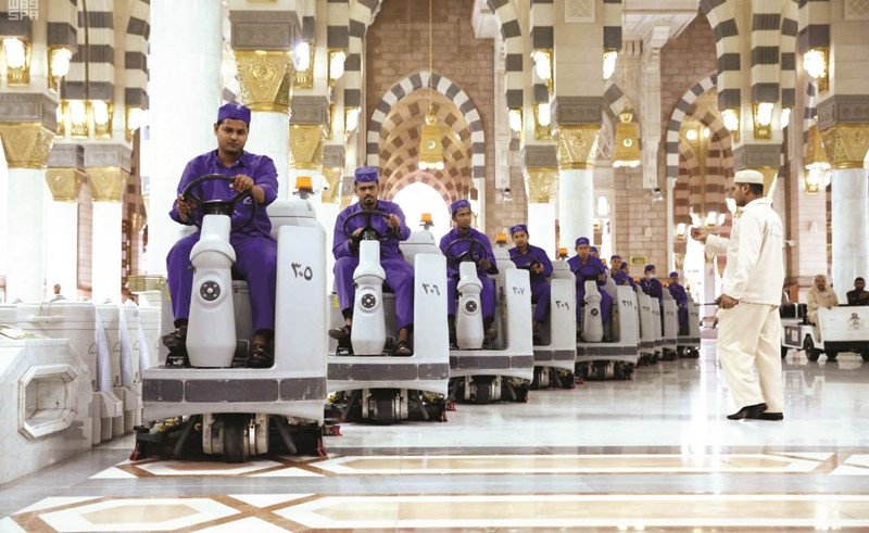 اشراف تام على تنظيف أرضية الحرم المكى 	(واس)﻿