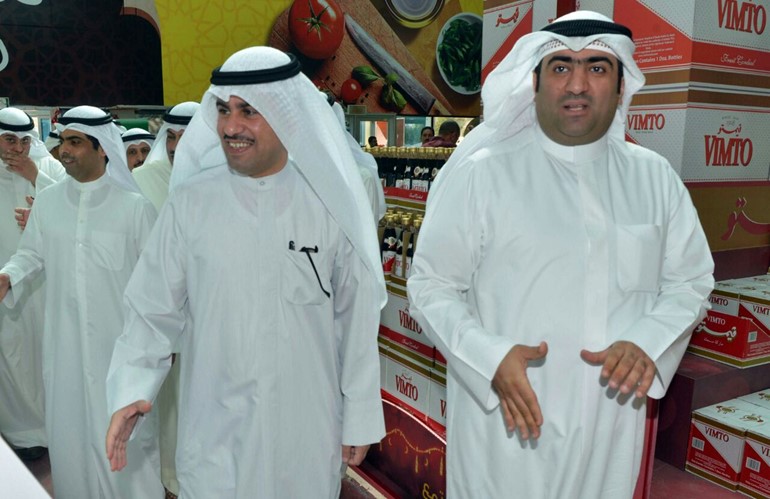الروضان خلال جولة على الجمعيات التعاونية: نتابع أسعار السلع وسنواجه الغش التجاري بالطرق القانونية