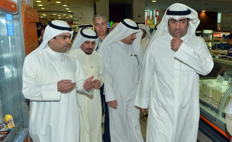 الروضان خلال جولة على الجمعيات التعاونية: نتابع أسعار السلع وسنواجه الغش التجاري بالطرق القانونية